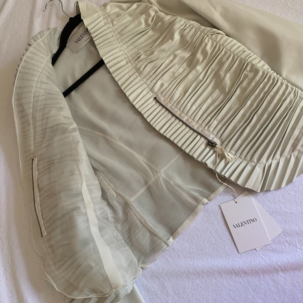 Valentino runway white pleated leather Jacket with silk tulle lining US 4 6 - Picture 3 of 13